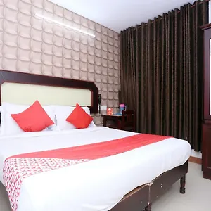 Oyo 8331 Kodavath Residency Alwaye